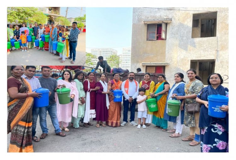 સુરત : વેસુ ખાતે સુડા ના આવાસમાં સૂકા-ભીના કચરાને જુદો પાડવા  ડસ્ટબીન વિતરણ કરાયું