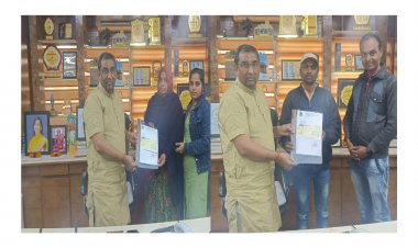 ઊંઝા APMC દ્વારા મૃતકોના પરિવારજનોને ₹. 1 લાખ આર્થિક સહાયના ચેક અર્પણ કરાયા