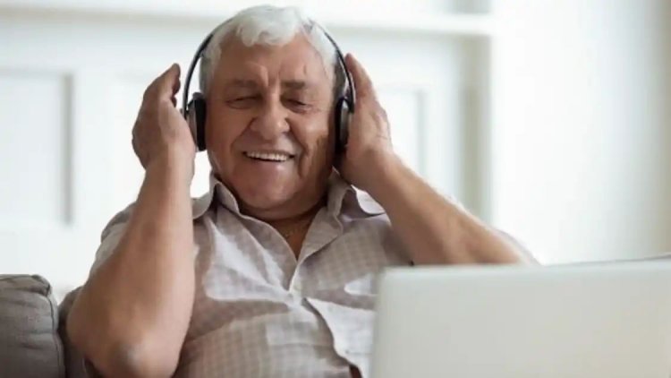 સંગીત વૃદ્ધાવસ્થામાં મગજને સ્વસ્થ રાખી શકે છે, જાણો શું કહે છે અભ્યાસ