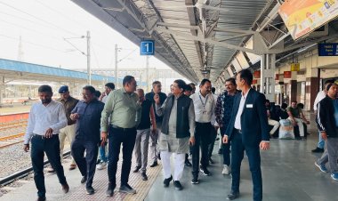 મહેસાણા : સાંસદ હરીભાઈ પટેલે રેલ્વેસ્ટેશન ની ઓચિંતી મુલાકાત લીધી : સ્વચ્છતા ને લઇ કરી ટકોર